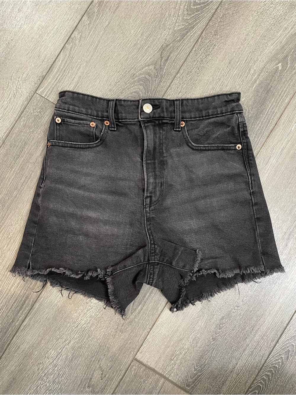 AEO Highest Rise 90s Boyfriend Shorts with Raw Hem Black size 2